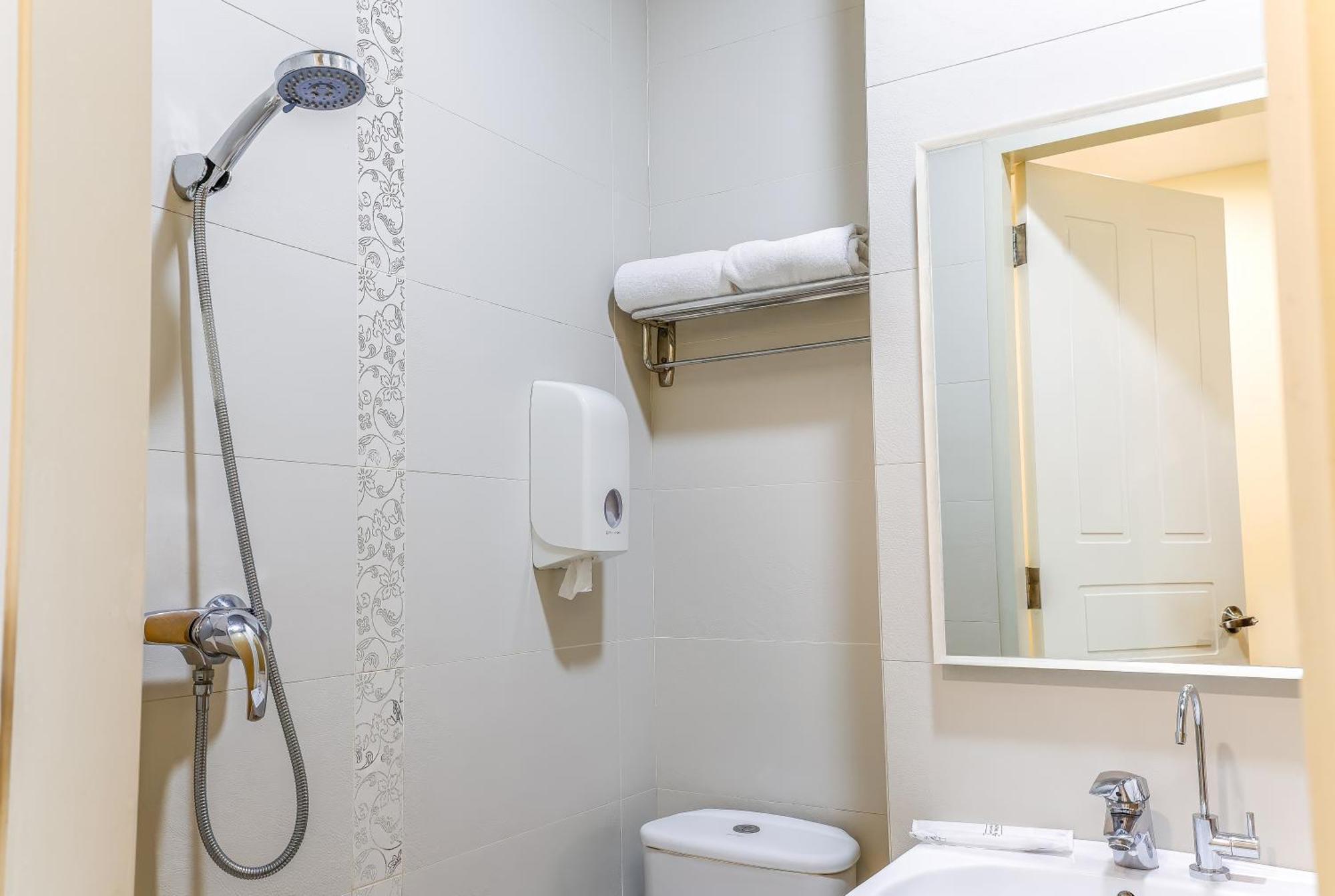 Standard Double Room – No Window